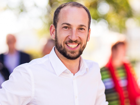 Landesparteivorsitzender David Egger bei seiner ersten Pressekonferenz